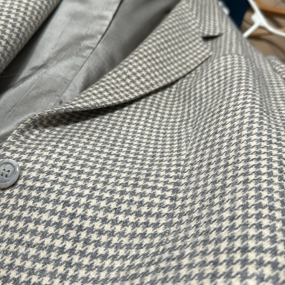 wool plaid blazer with pleat in the back. Size 14 - Picture 8 of 8